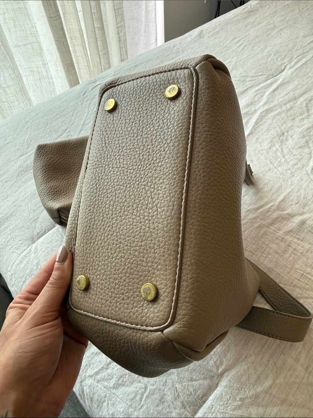 Antik Kraft Women’s Taupe Soft Leather Tote Bag with Matching Pouch - Picture 5 of 15